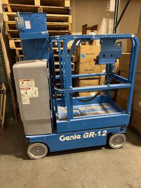 012-4890 2011 Genie Gr12 Electric Man Lift Pre-own