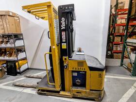 0s030 2000 Yale 3000lb Picker Stand Electric Forklift 24v Narrow Walkie Stacker