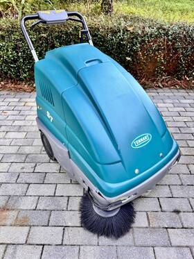 1251272 2022 Tennant S7 Self-propelled 12v Electric Floor Sweeper 28 Inch
