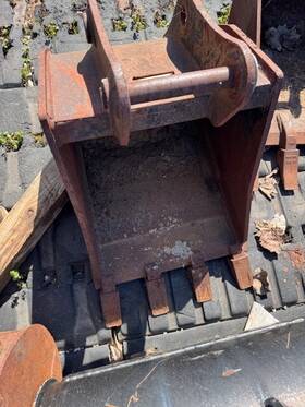 1mnhd18 Used 18 Inch Jcb 2cx Backhoe Bucket