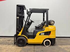 2c6500 2017 Caterpillar 6 500lb 3 Stage Pneumatic Lpg Forklift Stk 15554