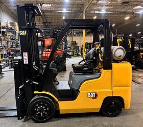 2c8000 2022 Caterpillar 8000 Lb 3 Stage Mast 48 Inch Forks Side Shifter 948 Hours