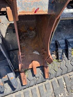 303-1310 Used Caterpillar 304/305/305.5 12 Inch Bucket