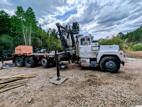 31024hir 1979 Mack Truck With Pm Knuckle Boom Crane