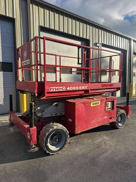 4069ert 2014 Mec 4x4 46ft Rough Terrain Scissor Lift