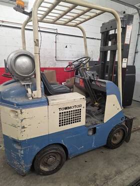 462s Towmotor Forklift