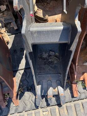 50zts Used 12 Inch John Deere Excavator Bucket