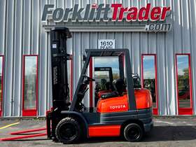 52-6fgcu30 1998 Toyota 6000lb Cushion Tire Forklift With Traction Drive Tires