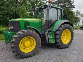 6820 2004 John Deere Tractor