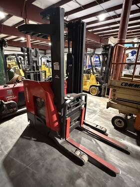 740-r35tt Raymond Reach Truck 36v 3500lb Capacity 217 Inch Lift Height