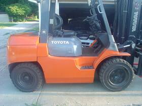 7edu35 Toyoto Triple Stage Heavy Equipment 7000 Lb. Forklift