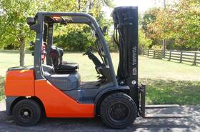 8fdu32 Toyota Diesel Forklift 6500 Lbs. Pneumatic Tires With Side Shift