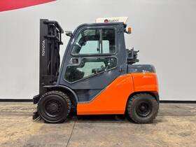 8fg40u 2017 Toyota 9000lb 2 Stage Pneumatic Lpg Forklift Stk 15464