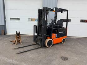 Bc25s-5 2011 Doosan Electric Forklift 5000 Lbs Triple Mast 188 Inch Low Hours