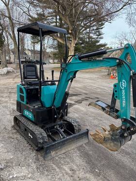 Yc-15 Briggs & Stratton 1.5 Ton 1.2t Ff12 Mini Excavator 15hp Crawler B&s Engine. Lightly Used