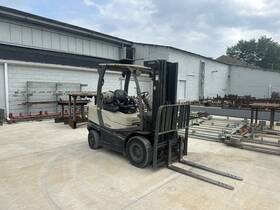 C51050-50 C51010-50 2013 Crown Lpg 5 000# Cushion Tired Forklift With 3 Stage Mast