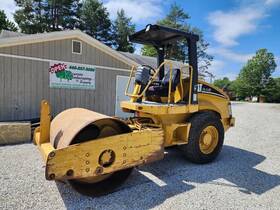 Cs-433e Caterpillar 05 66 Inch Smooth Vibratory Drum Roller