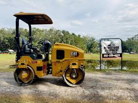 Cb2.7gc 2023 Caterpillar Vibratory Roller - 300 Hours