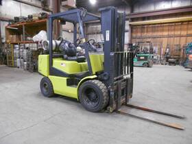 Cgp30 1997 Clark Model 6 000# 6000# Lpg Pneumatic Tired Forklift With 3 Stg And Ss