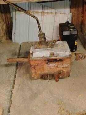 Cm-5052-b Dana Spicer Transmission. Color Red. Condition Used Rebuilt
