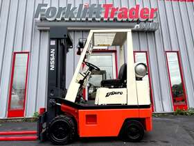 Cph01a15pv Nissan 3000lb Enduro Cushion Tire Forklift With Traction Drive Tires