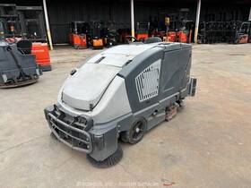 Cs7000 2017 Advance Propane Ride-on Sweeper Scrubber Warehouse Floor Bidadoo