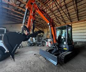 Dx42-7 Develon 2023 Mini Excavator With Bucket 49hp 1 Hour Enclosed Rops