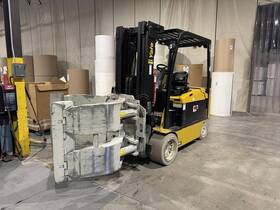Erc120vhn48te094 12 000 Lb Yale Electric Roll Clamp Truck With 60 Inch Cascade