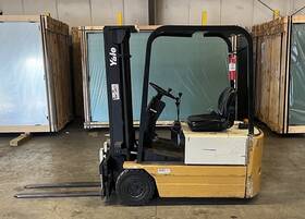Erp030 Yale 3 000 Lb. Three Wheel Electric Forklift Stage Ss 24v Battery And Charger