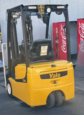 Erp030vtn36te084 Yale 36v Electric Forklift 3000# Capacity Triple Stage Mast