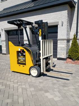 Esc030adn 2017 Yale Electric Forklift 3000 Lb Capacity Only 45 Total Hours