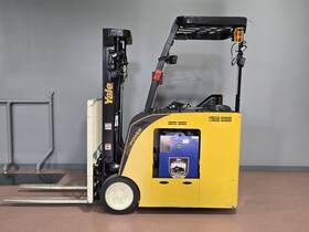 Esc040adn36te084 2019 Yale Electric 3 Stage 4000 Lb Side-shift Cushion Forklift