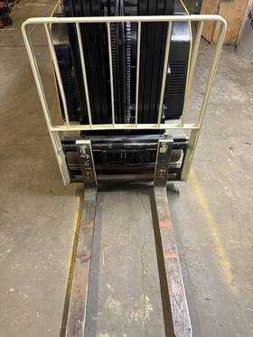 Esc040fa Yale Stand-up Electric Forklift 4100 Lb Capacity Over 180 Inch Lift Height