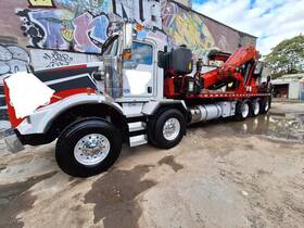 F2150 2017 Kenworth T800 With 167 Ft Fassi Knuckleboom Crane