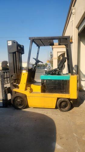 Fb30s-3 Komatsu 6000 Lbs Forklift 128 Inch Lift Height Side Shift. Used. For Sale
