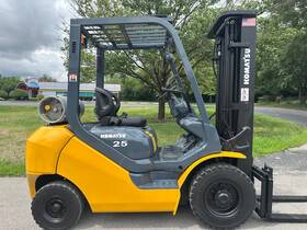 Fd25t-16 Komatsu 5000lb Capacity Lpg Powered Pneumatic Forklift Hi Lo