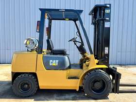 Fg35 Low Hour Cat Solid Pneumatic 8000lb Forklift With 3 Stage Mast