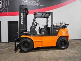 G70s-7 2018 Doosan 15500lb 3 Stage Dual Pneuamtic Lpg Forklift Stk 14643