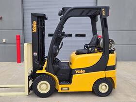 Glp040svxnure078 2013 Yale Lpg 3 Stage Mast 4000 Lb Pneumatic Forklift Hyster