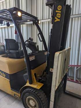 Glp050lxnvae087 Yale 5000 Lb Solid Pneumatic Sit Down Forklift 2016