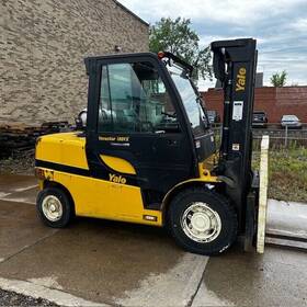 Glp100vx 2021 Yale 10000lbs Used Forklift Pneumatic Triple Mast 1440 Hours