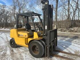 Gp40k1 Caterpillar 8000lb Capacity Dual Drive Pneumatic Forklift Hi Low