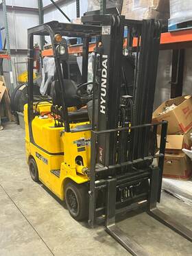 Hhkhhg08jh0000180 2018 Hyundai Forklift Three Stage Mast Sideshift