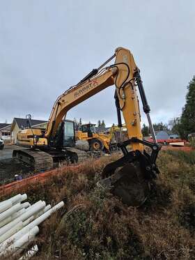 Hx220l Hyundai 2017 Crawler Excavator 36 Inch &42 Dig Buckets 72 Clean Out 3029 Hrs
