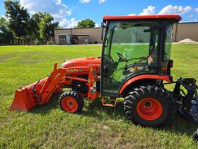 Lx3310 Kubota 2021 Hsdc Tractor With 5ft Material Bucket 33hp 4wd 460 Hours Heat/ac
