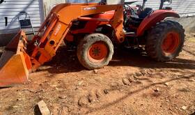 M8560 Kubota Tractor 4x4 Loader