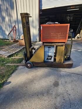 Mc030c2s071 Yale Electric Mast Warehouse Forklift 3 000 Lb With Charging Station