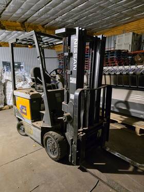Mcp1b2l25s 2011 Nissan Bx Electric Forklift 5000lb Triple Mast Side Shift Needs Repair