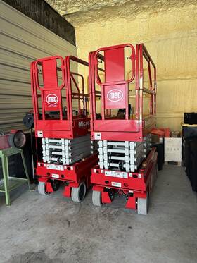 Mec26 Two Basically Brand New Mec 26 Scissor Lifts