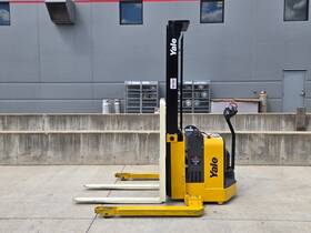 Msw025lfn24tv087 2016 Yale Electric 2 Stage Walkie Straddle Stacker Narrow Aisle